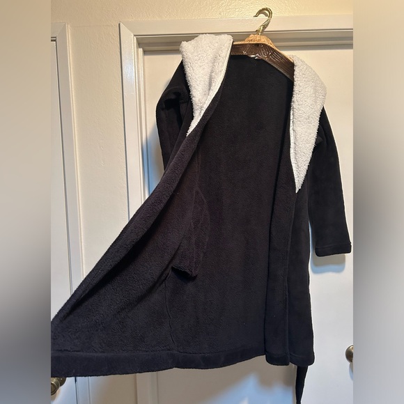 Victoria Secret Soft Comfy Robe - Picture 7 of 9